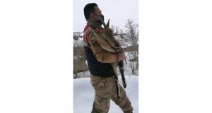 Yaralı dağ keçisine Jandarma sahip çıktı