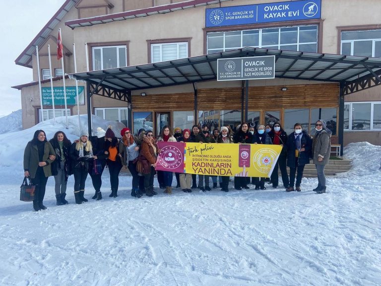 Nazımiyeli Kadınlar, Kadınlar Gününü Kayak Merkezinde Kutladı