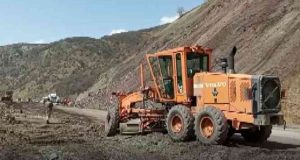 Tunceli-Erzincan kara yolunda heyelan meydana geldi, yol bir süre trafiğe kapandı