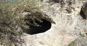 Urartular döneminden kalma kaya mezarlarının turizme kazandırılması bekleniyor