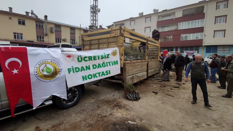 Çemişgezek’te vatandaşlara ücretsiz 11 bin fidan dağıtıldı