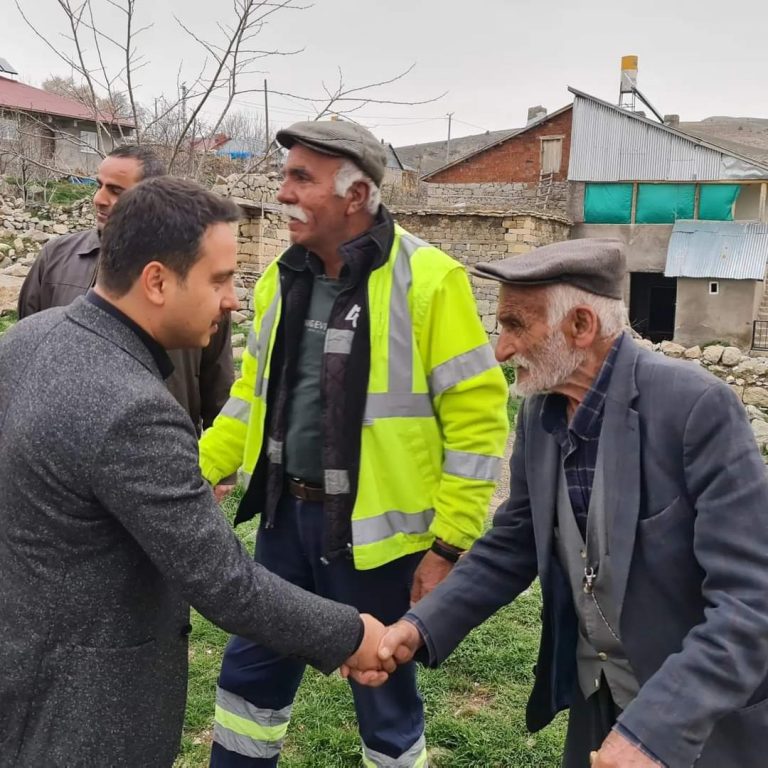 Hozat Kaymakamı Melih Aydoğan Köy gezileri yaptı. vatandaşların taleplerini dinledi