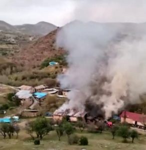 Çemişgezek’te çıkan yangında depo olarak kullanılan 2 ev kullanılamaz hale geldi