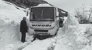 Ovacık’ta nisan ayında kar çilesi devam ediyor