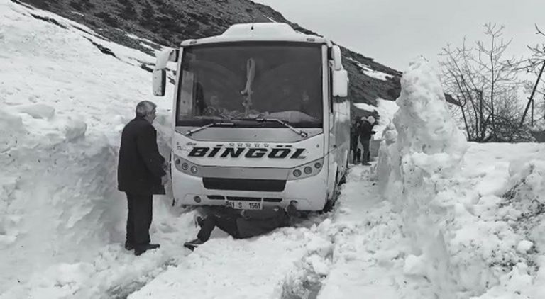 Ovacık’ta nisan ayında kar çilesi devam ediyor