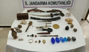 Tarihi eser operasyonu: 102 obje ele geçirildi