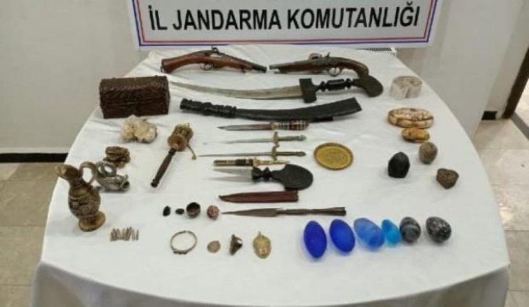 Tarihi eser operasyonu: 102 obje ele geçirildi