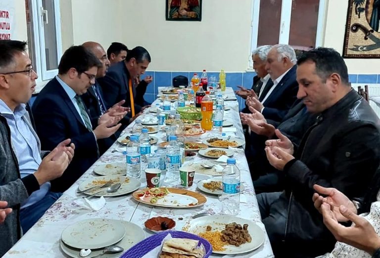 Kırklar Cemevi’nde İftar Programı Düzenlendi