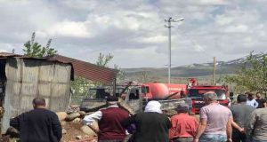 Park halindeki kamyonet alev aldı