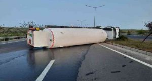 oksijen yüklü tanker yan yattı: 1 yaralı