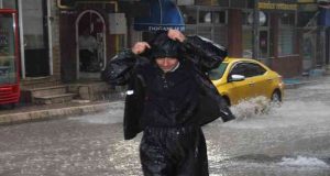 Elazığ’da sağanak yağış etkisini yeniden gösterdi