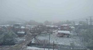 Pülümür ilçesine mayıs ayında kar yağdı