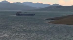 Fırtına Pertek feribotunu sürükledi