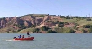 Pikniğe gitmişlerdi. Adada mahsur kalan genci ekipler kurtardı
