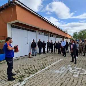 Hozat’ta kamu çalışanlarına yangın ve deprem tahliye eğitimleri verildi