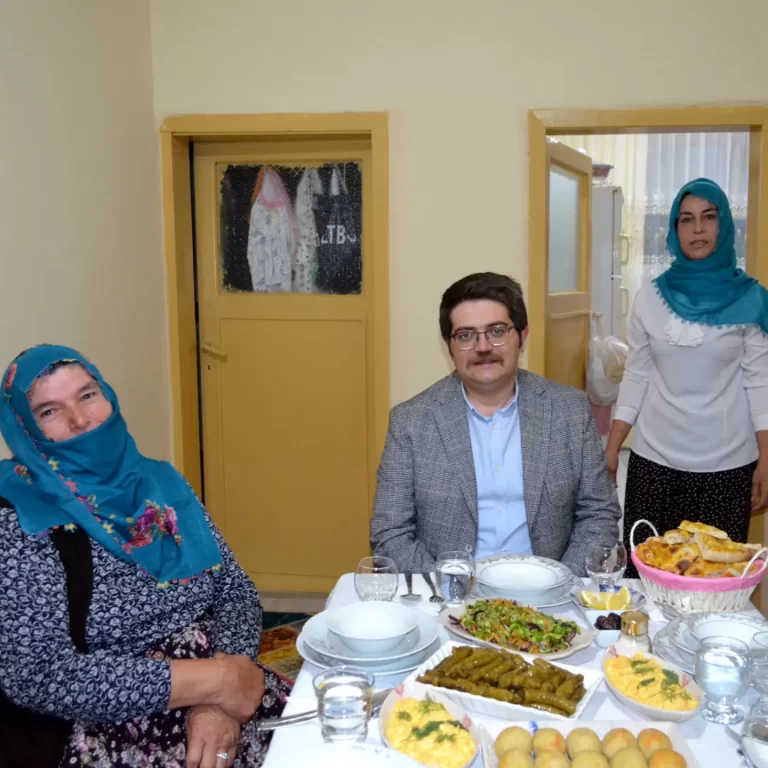 Kaymakam Önder Koç, şehit ailesini evinde ziyaret ederek, iftar sofralarına konuk oldu