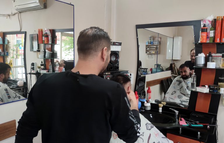 Tunceli’de berber ve kuaförlerin bayram mesaisi