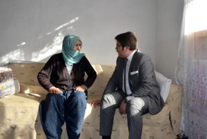 Kaymakam Önder Koç,  yaşlı ve yanlız yaşayan vatandaşları evlerinde ziyaret etti