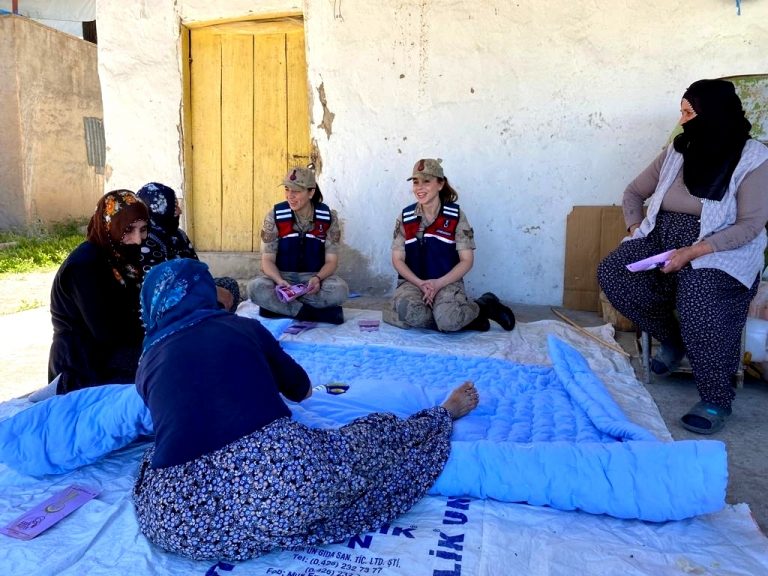 Jandarma köy köy gezerek KADES’i anlattı