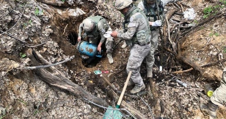 Tunceli’de 4 sığınak içerisinde mühimmat ve yaşam malzemeleri ele geçirildi