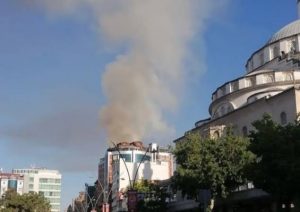 Elazığ’da çıkan çatı yangını korkuttu