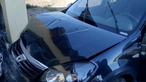 Elazığ’da kontrolden çıkan hafif ticari araç eve çarptı