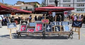 Tunceli’de kursiyerlerin el emeği göz nuru ürünleri sergilendi