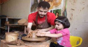 Elazığ’da çömlekler minik ellerde şekilleniyor