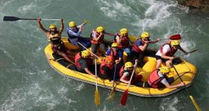 Öğretmen ve öğrenciler, Munzur Nehri’nde rafting heyecanı yaşadı