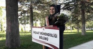 Hayali olan inşaat mühendisliğini 58 yaşında kazandı, 63 yaşında kep attı