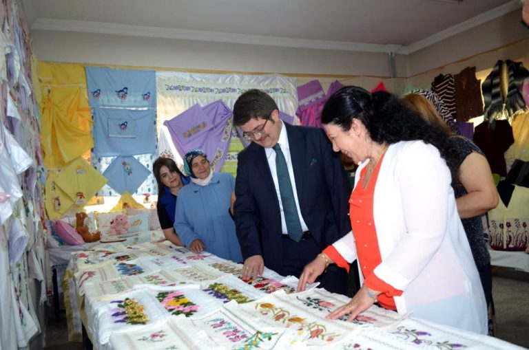 Çemişgezek Halk Eğitimi Merkezi Yıl Sonu Sergisi Açıldı