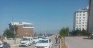 Elazığ’da otomobilin çarptığı 23 yaşındaki genç ağır yaralandı.