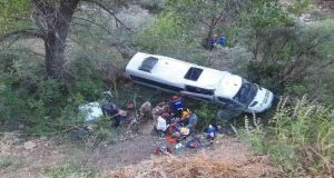 Tunceli’de tur minibüsü uçuruma yuvarlandı: 18 yaralı