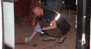 Elazığ’da bir kafede çıkan kavgada işletme sahibi tartıştığı şahsı silahla vurarak yaraladı