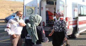 Düğünden dönen minibüs yan yattı: 14 yaralı