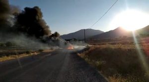 Seyir halindeki pikap çıkan alev topuna döndü