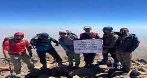 Tuncelili dağcılar, 4 bin 58 metre yüksekliğindeki Süphan Dağı’na tırmanış gerçekleştirdi