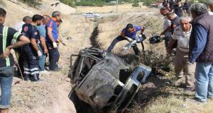 Elazığ’da trafik kazası: Ekipler sıkışan yaralı için seferber oldu