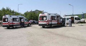 Elazığ’da öğrenci servisi ile otomobilin çarpışması sonucu 4’ü özel eğitim okulunda eğitim gören öğrenci olmak 5 kişi yaralandı