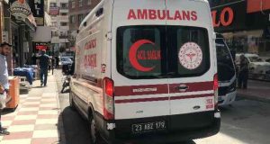 Elazığ’da bıçaklı kavga çıktı.1 kişi yaralandı