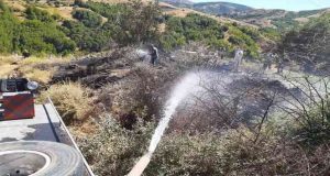 Pülümür ilçesinde Otluk alanda çıkan yangın söndürüldü