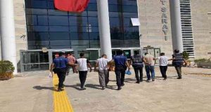 Suç makinesi 4 zanlı,çaldıkları malzemelerle yakalandı