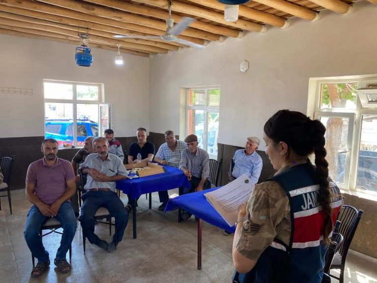 Çemişgezek ilçesinde “Kadına El Kalkamaz” mottolu bilgilendirme çalışmaları yapıldı