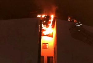 Tunceli’de bir binanın baca kısmında yangın çıktı