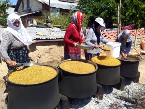 Çemişgezek ilçesinde hasat bitti, bulgur kazanları kaynamaya başladı