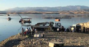 Keban Barajı’nda tekneyle birlikte suya gömülen şahsı arama çalışmaları 4’üncü gününde su altında ve üzerinde sürüyor