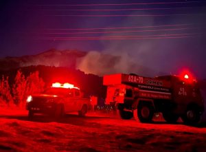 Ovacık ilçesinde örtü yangınını çıktı. Müdahale sürüyor