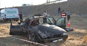 Elazığ’da otomobil şarampole uçtu: 1 ölü, 2’si ağır 3 yaralı