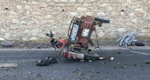 Pertek karayolunda 2 motosiklet çarpıştı. 2 kişi yaralandı