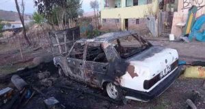 Karakoçan ilçesinde park halindeki araç küle döndü